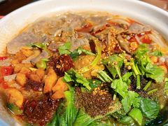 -爆炸头阿姨小四川正宗川味小吃(无任何分店)