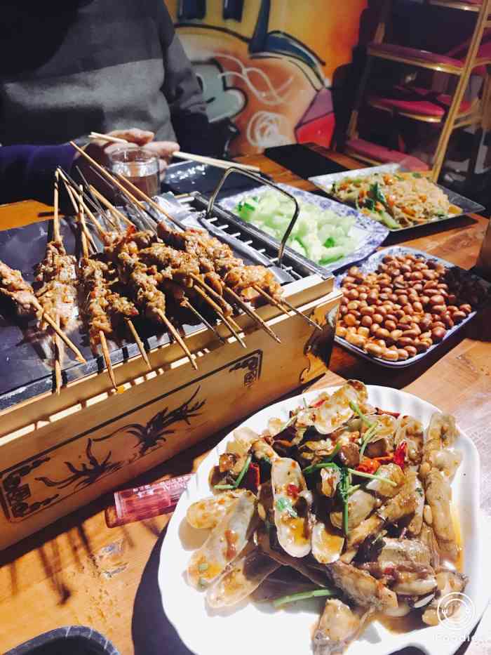 勃利地摊烧烤(和谐大道哈西店)-"很好吃,尤其是小腰和糖饼都很有特色