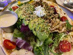 照烧鸡肉配牛油果拉法沙拉-HELLO 27 意面·沙拉·帕尼尼