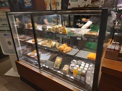 面包甜点陈列柜-星巴克臻选(成都宽窄巷子店)