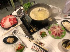 -鲜入围煮花胶鸡海鲜火锅