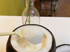 -志龙皇冠吃货椰子铺