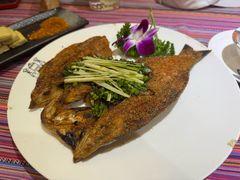 -香巴拉云南餐厅(华莱坞店)