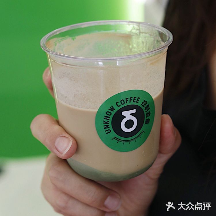 绿豆冰拿铁 夏天的咖啡 就像真的在吃绿豆棒冰