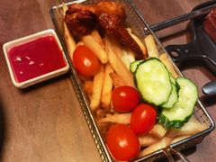 粗薯条拼炸鸡翅-来龙里 精致 东南亚餐室(万象城店)
