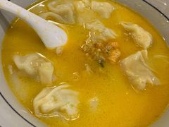 金汤黄鱼馄饨-蟹黄鱼·楼上面馆(外滩中央旗舰店)