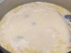 -洪氏嗨捞·广东猪肚鸡·椰子鸡火锅(西咸万象城店)