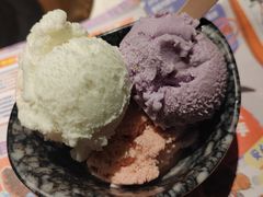 冰淇淋自助-哥老官重庆美蛙鱼头(西湖银泰十一哥店)