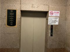 -上海南新雅皇冠假日酒店-停车场