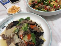 -犇逸·乐山跷脚牛肉·四川现炒(览海店)