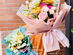 -何兮花店·气球派对鲜花店(马桥银春路万科城店)