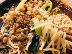 -渝之汇牛肉豌杂面