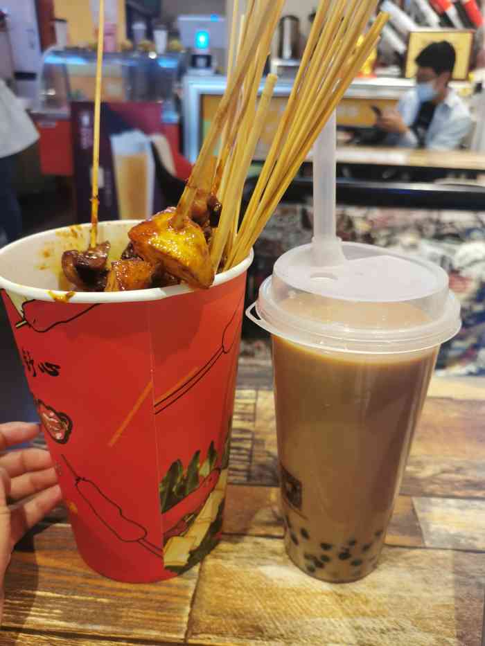 zhude奶茶点·串串杯-"泰安市场公交站附近的小吃奶茶店,环境干净.
