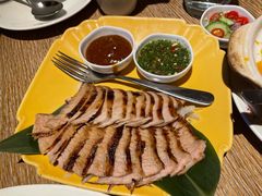 碳烤猪颈肉-瓦城泰国料理(芮欧百货店)