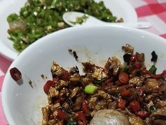 白辣椒炒捆鸡-好帮厨·下饭浏阳菜·坚持现炒(月湖店)