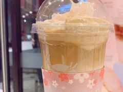珞珈樱花拿铁-瑞幸咖啡(深圳宝安机场国内到达厅店)