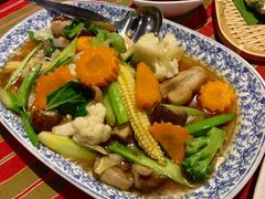 蔬菜mix-卷心菜和避孕套餐厅(Pattaya)