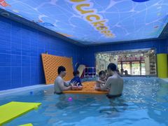 -蓝鲸奇亲子游泳俱乐部