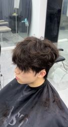 -一家只做男发烫染的店