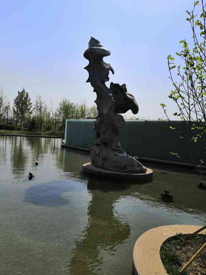 观唐艺术区-"这个艺术区,位于京城槐园里面,顺路就来看.