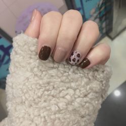 -约会灰姑娘美甲美睫工作室