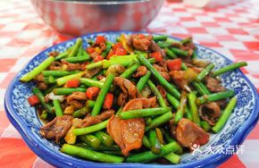 Spicy Chili and Garlic Chives Stir-fried Duck Offal