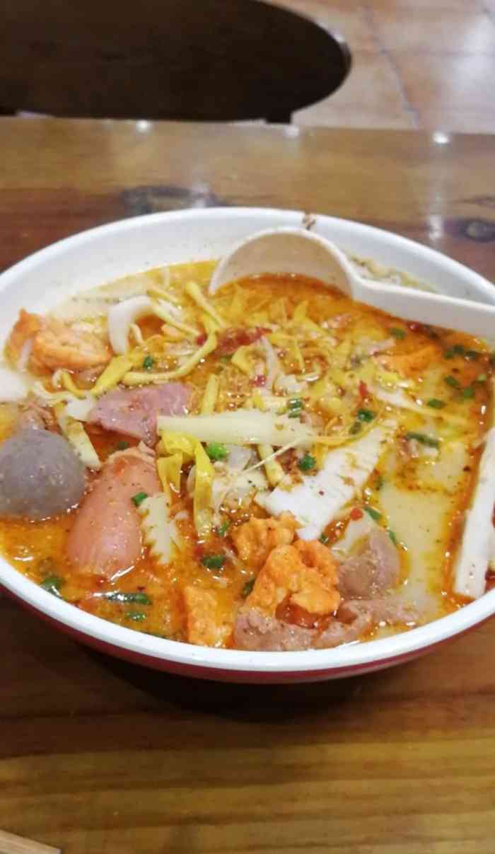 辣么疯狂双骨瓦罐麻辣烫-"是不是大骨熬汤的不知道 反正不好吃.