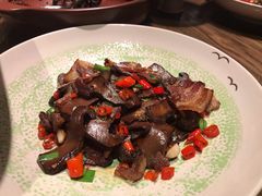 白辣椒炒腊牛肉-凤凰湘语·湘粤鲜融(浦东旗舰店)