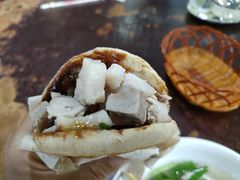 -金卯白肉罩火烧