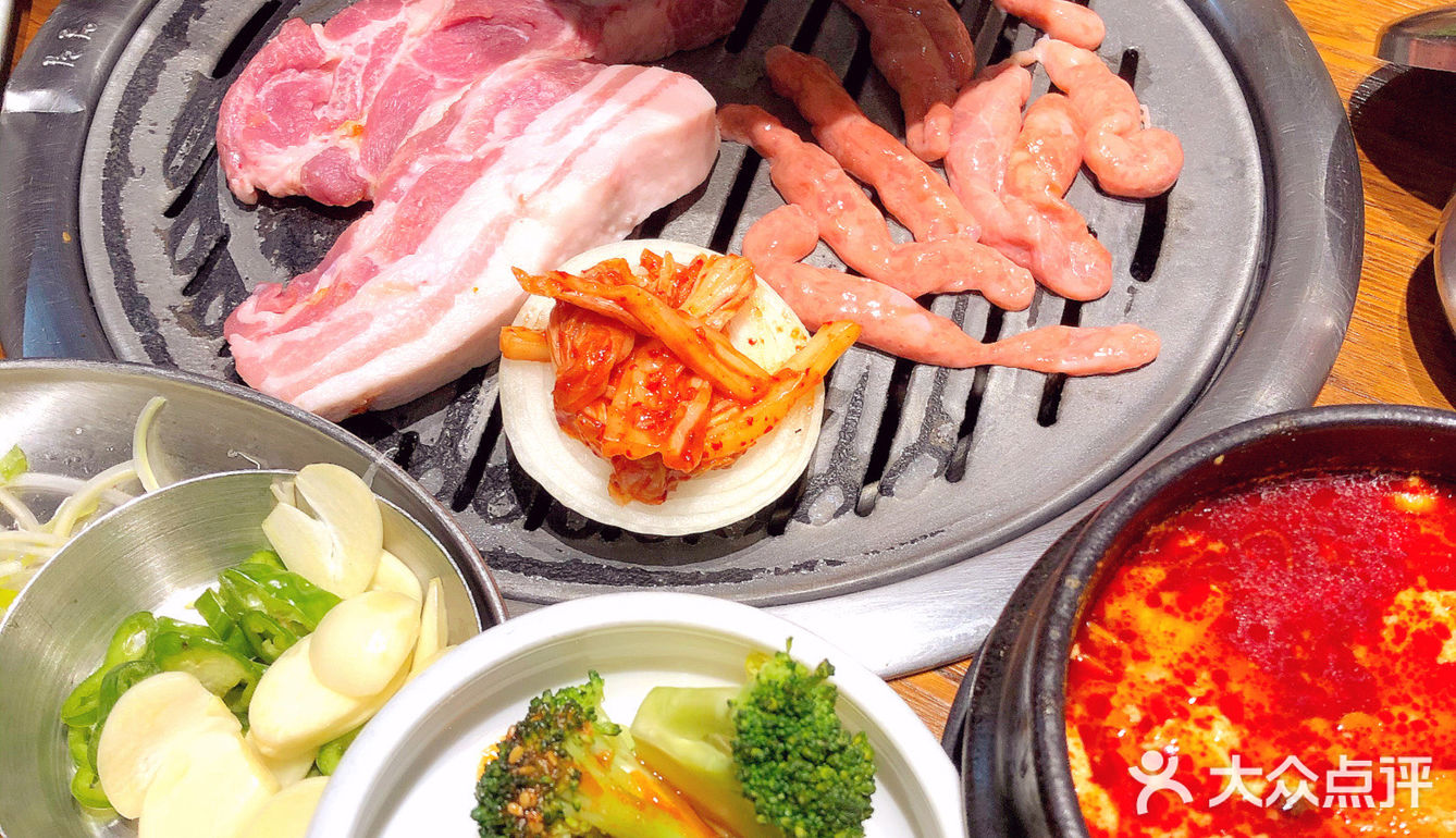 🇰🇷敲有氛围的正宗韩式传统烤肉，仿佛置身韩国