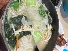 -灵芝妹子海鲜米线(劳动公园店)