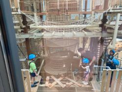 -PIPIKINGDOM皮皮王国欢乐号(欢乐海岸购物中心店)