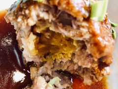 鸭蛋黄狮子头-梅飞酒家(桑园路店)