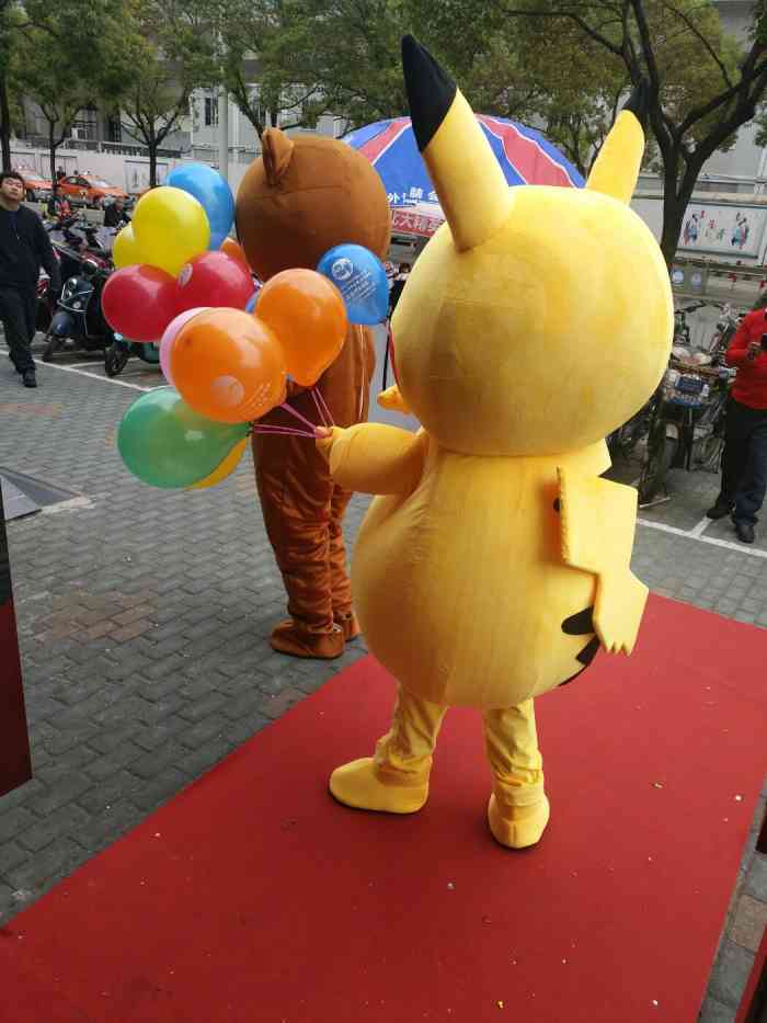 嘉尚护肤造型-"一天到晚涨价,办完卡充了三千多,然后做个.