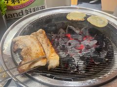 -围炉肉舍•炭烤活鳗•丹东海鲜烤肉(步行街店)