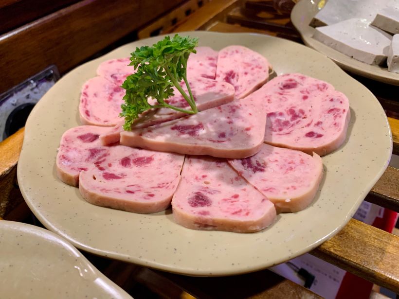 爱心午餐肉 摆盘以爱心的独特晓得比较好看 午餐肉也很嫩滑 里面的