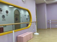 -小荧星艺校(大宁分校)