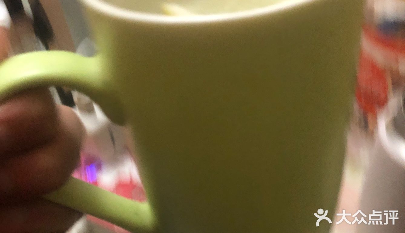 做了一个柠檬水，一开始我放多了柠檬，吃起来太酸了
