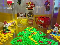 -m豆巧克力世界(上海世茂广场店)