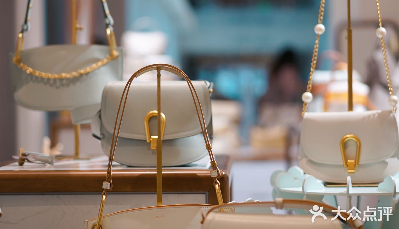 店员小姐姐介绍说是爱马仕菜篮子的同款皮质