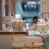 店员小姐姐介绍说是爱马仕菜篮子的同款皮质