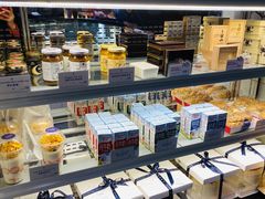 面包甜点陈列柜-黑草莓(重庆路店)
