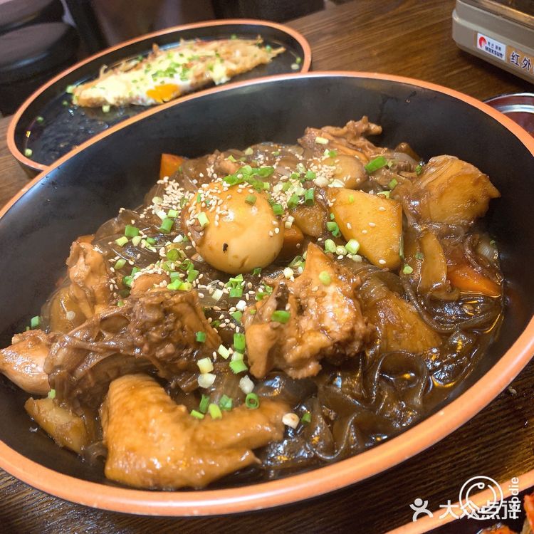 两个人吃的撑的走不动道了，安东炖鸡真的太好吃了！