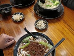 -丽虹云南过桥米线(兴工街店)
