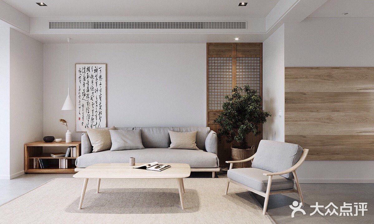 沙发旁的桌子和吊灯垂直，方便在沙发上看看书