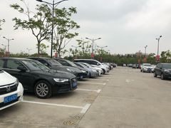 -奕欧来上海购物村停车场
