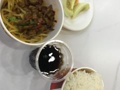 -杨铭宇黄焖鸡米饭(光谷APP广场店)