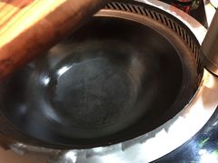 餐具摆设-三里屯土灶炖公鸡地锅鸡(江东店)