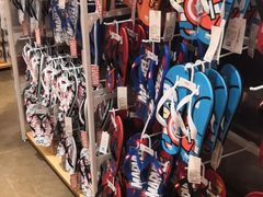 -名创优品(北京新中关购物中心地铁层店)