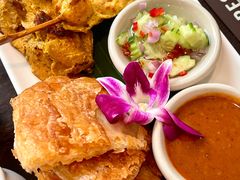 -Chom Cafe and Restaurant